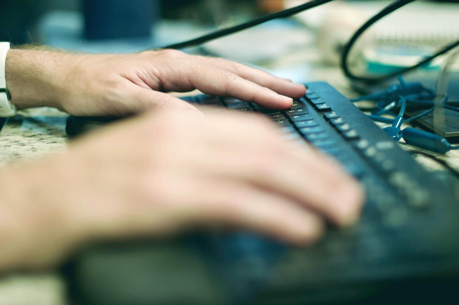 Praktische Cybersicherheitsszenarien und Übungen